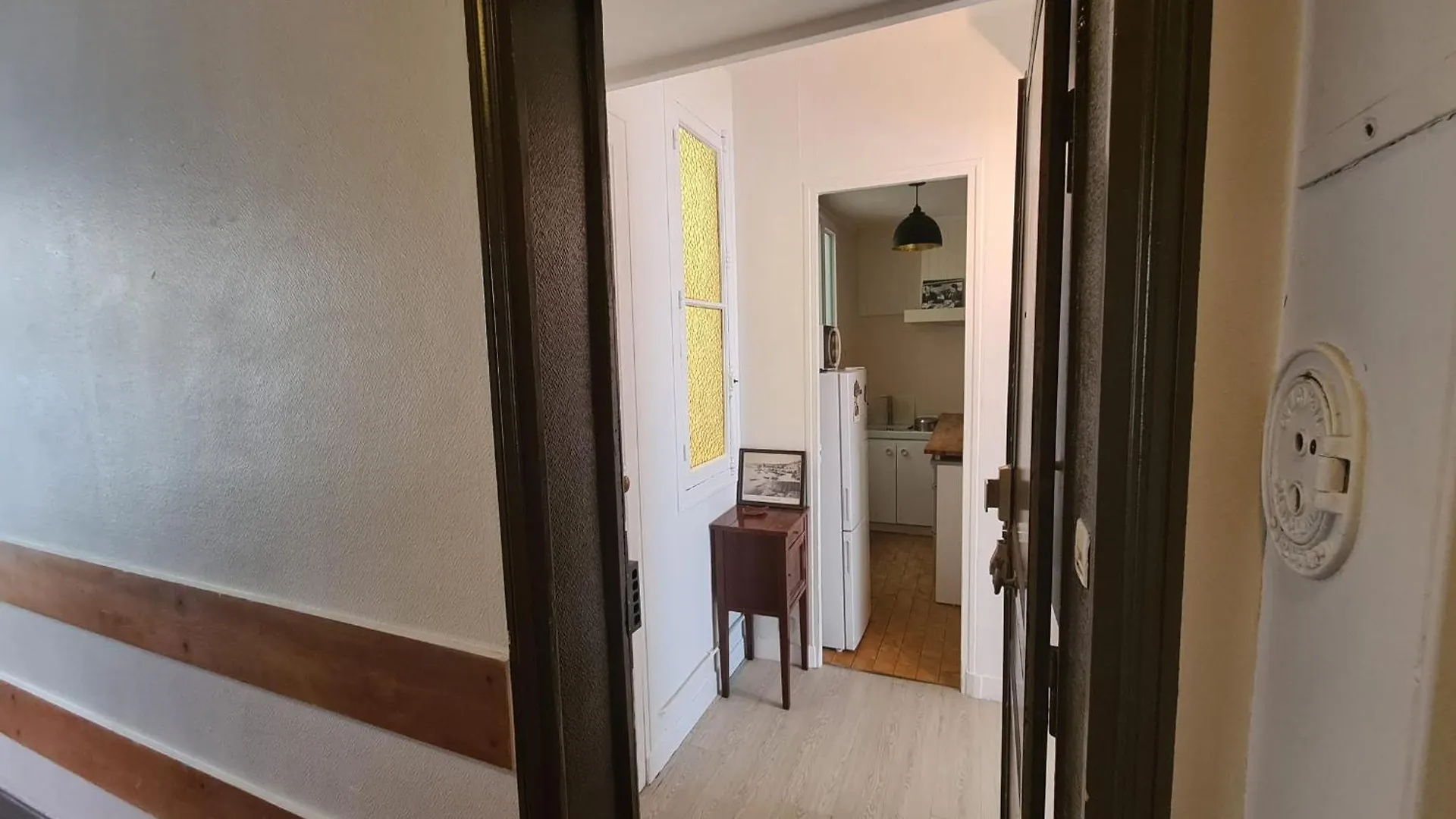 Charming Love Nest In Paris Frankrike