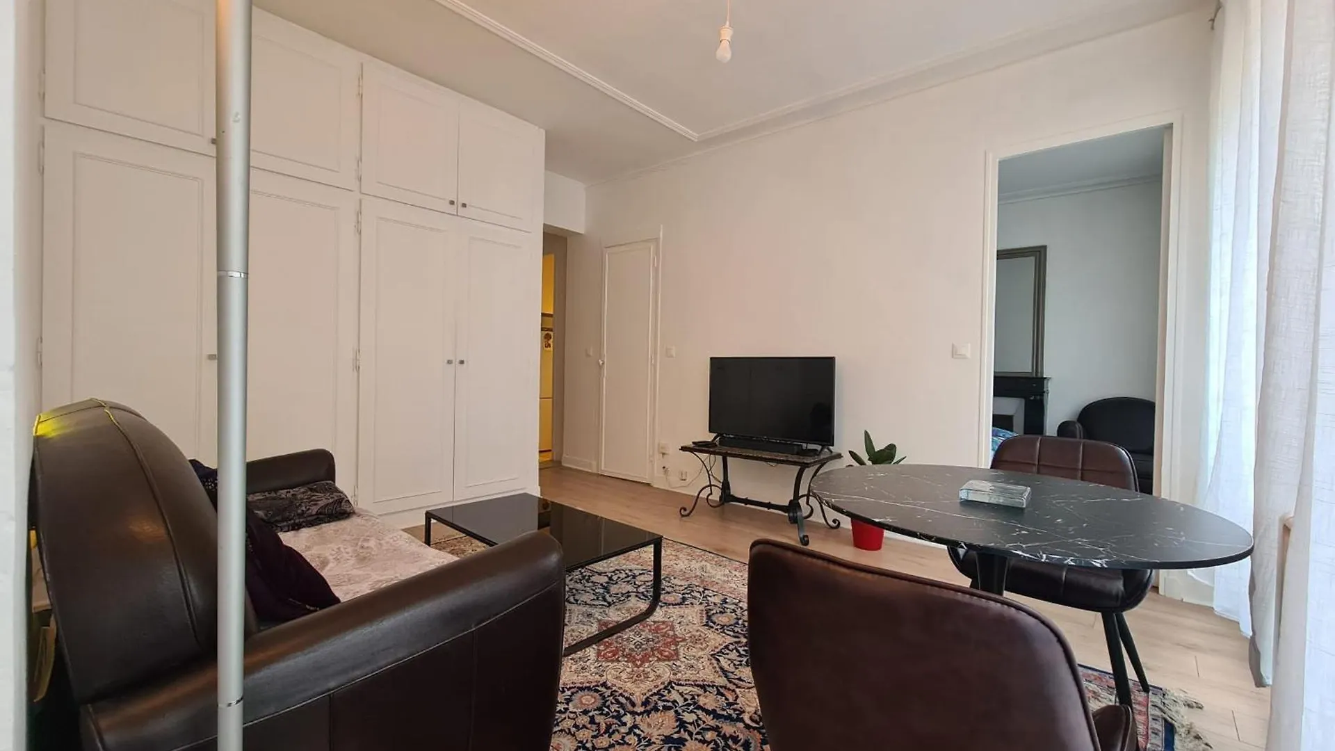 Charming Love Nest In Paris 0*,