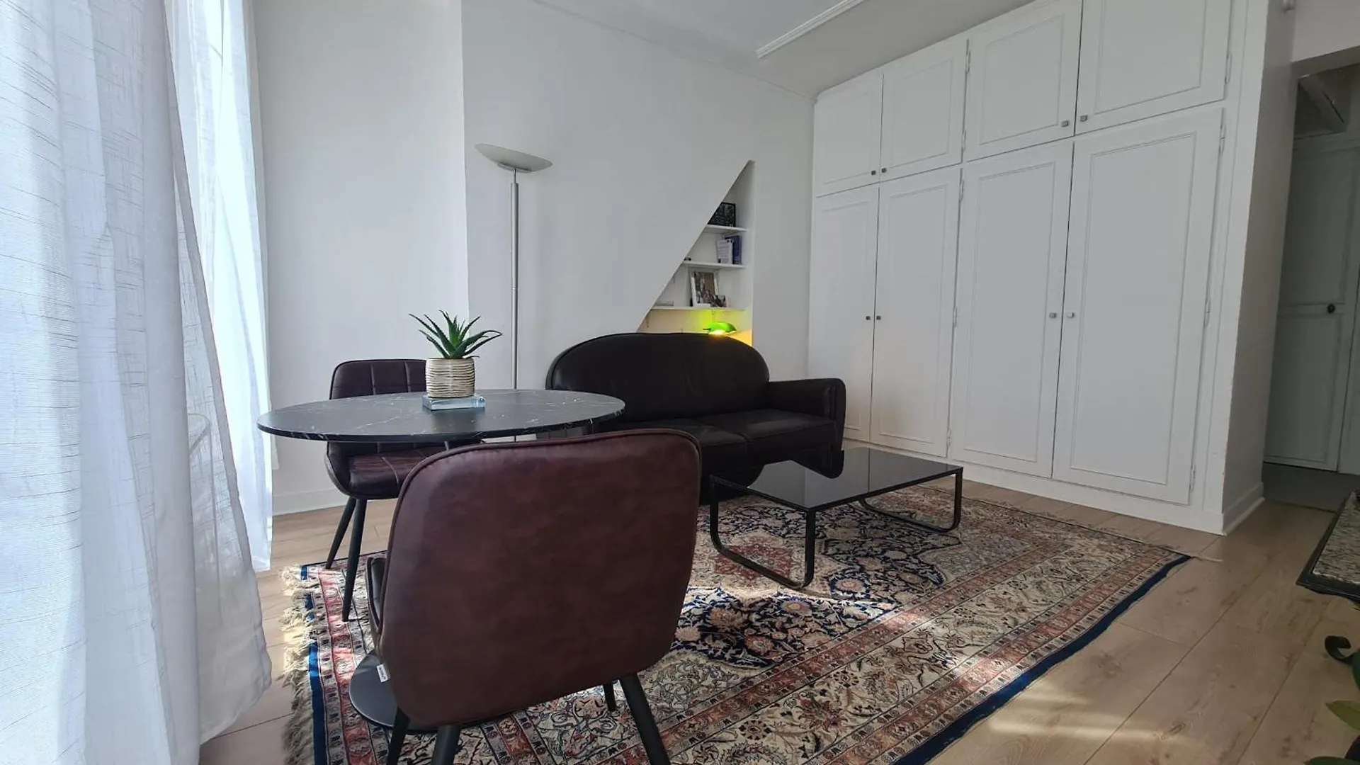 Charming Love Nest In Paris