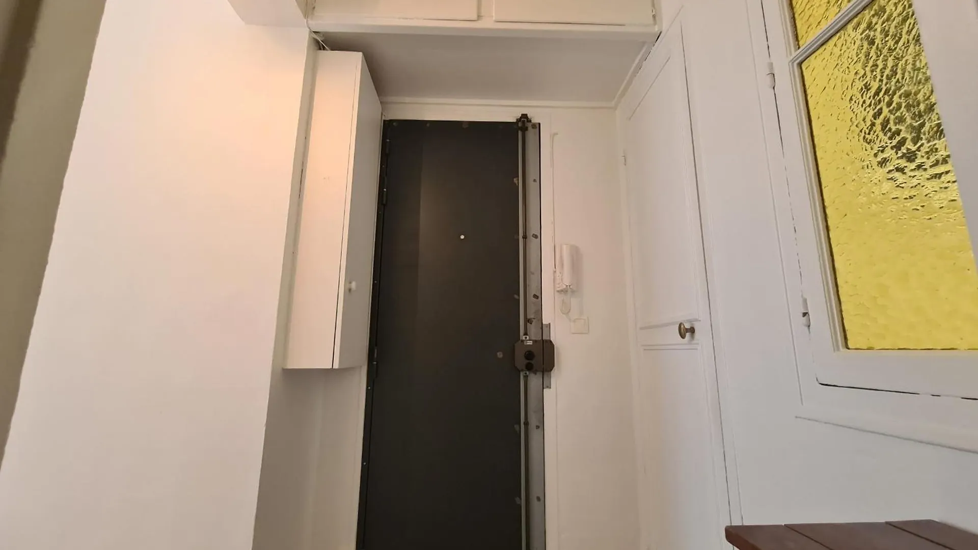 Appartement Charming Love Nest In Parijs