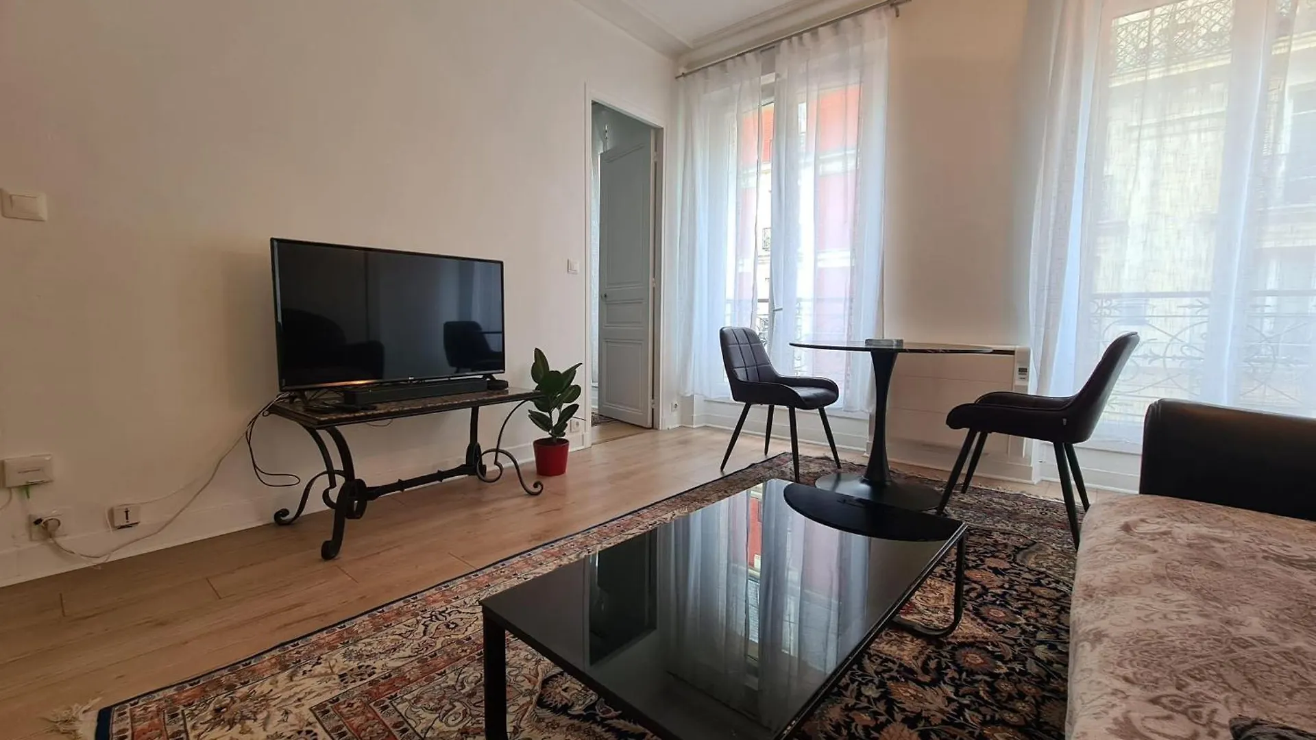 Charming Love Nest In Parijs Appartement